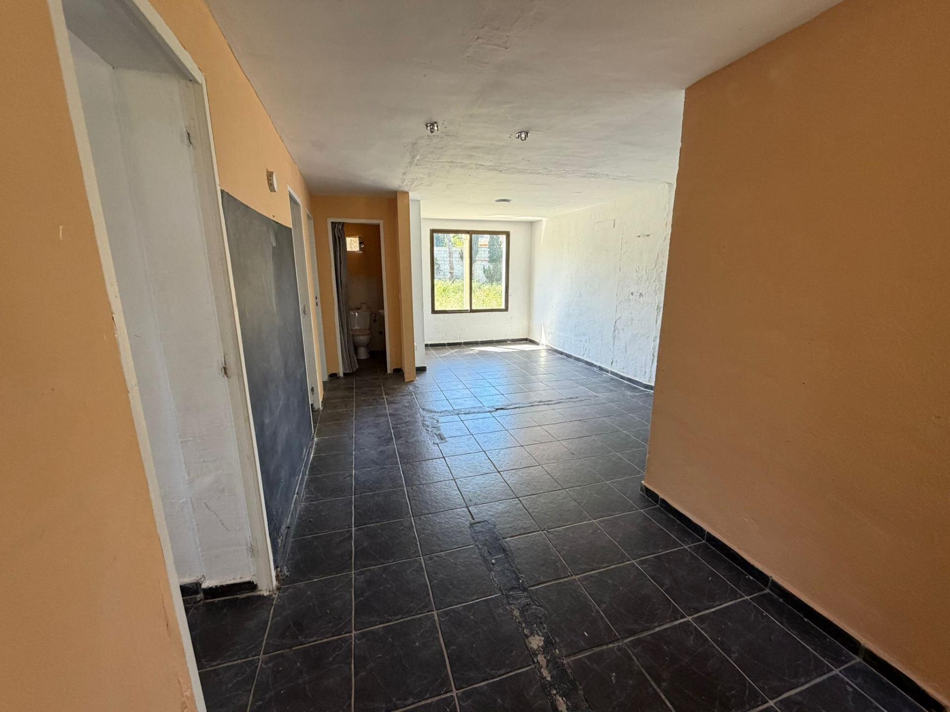 4-Bedroom Villa in La Siesta, Torrevieja - Image 41