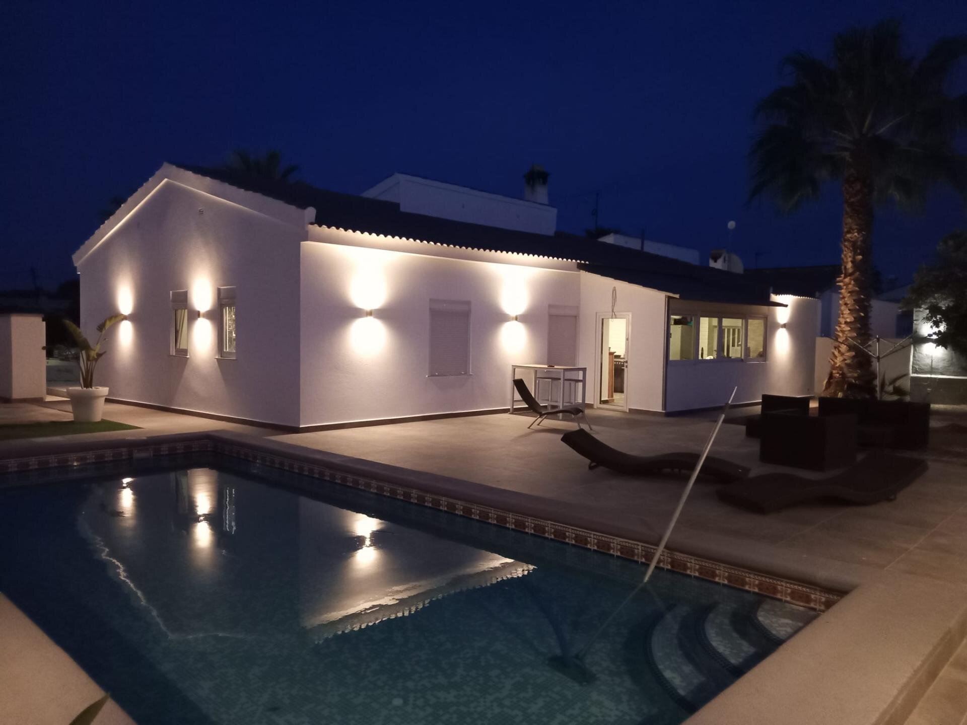 Villa de 4 Dormitorios en Lomas de Cabo Roig, Orihuela Costa - Image 1