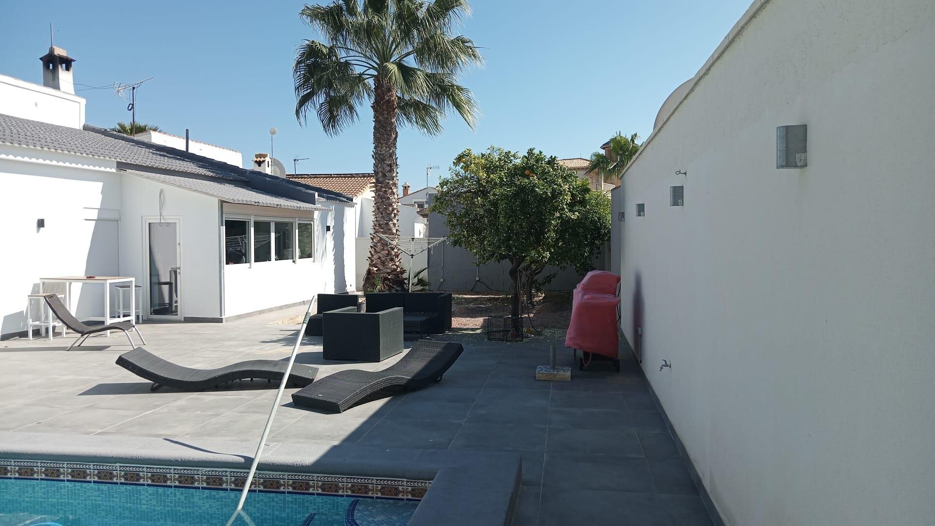 Villa de 4 Dormitorios en Lomas de Cabo Roig, Orihuela Costa - Image 33