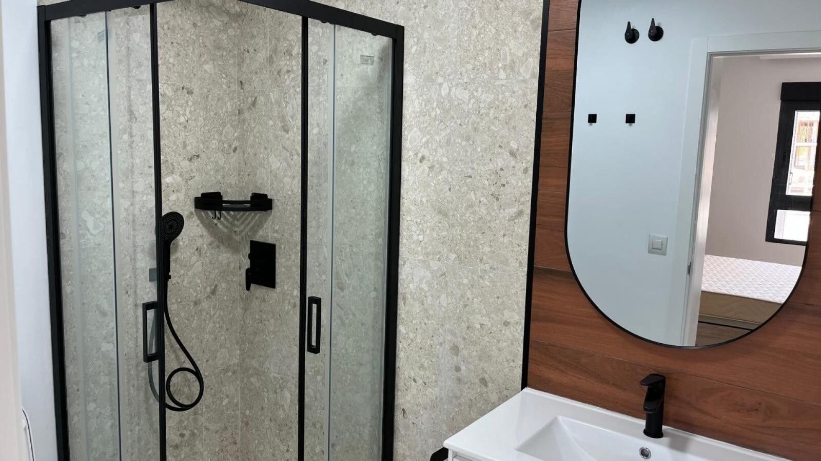 2-Bedroom Apartment in Pueblo, San Miguel de Salinas - Image 10