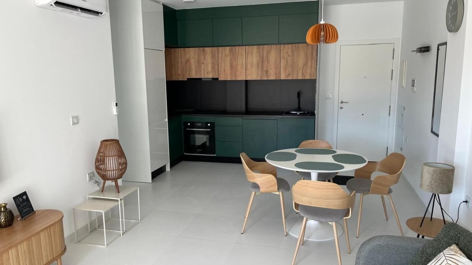 2-Bedroom Apartment in Pueblo, San Miguel de Salinas - Image 7