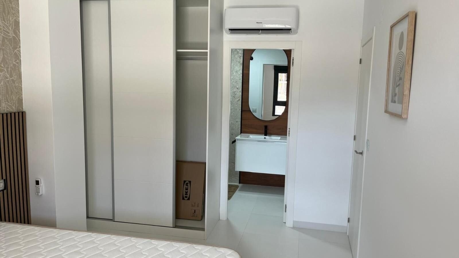 2-Bedroom Apartment in Pueblo, San Miguel de Salinas - Image 9