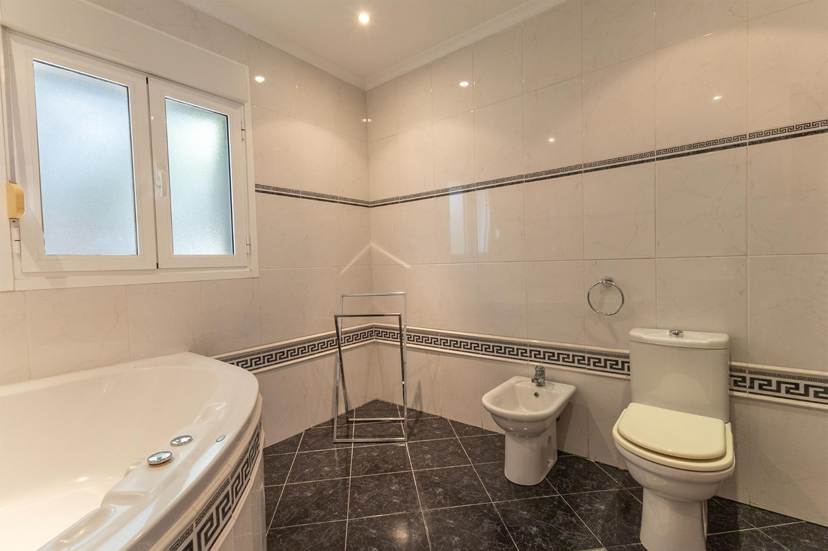 5-Bedroom Detached House in Ciudad Quesada, Rojales | Sun... - Image 10