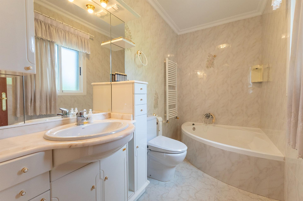 5-Bedroom Detached House in Ciudad Quesada, Rojales | Sun... - Image 15