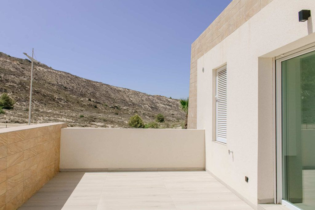 3-Bedroom Semi-Detached House in Algorfa - Image 49