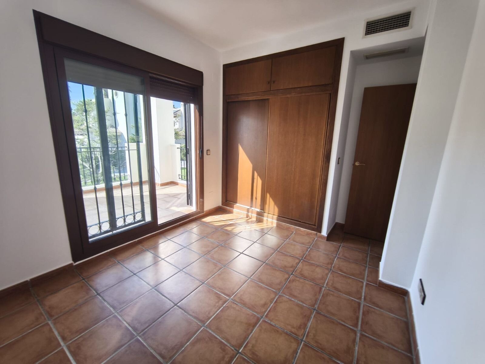 Huis met 3 Slaapkamers in Comunidad Valenciana, Algorfa - Image 15